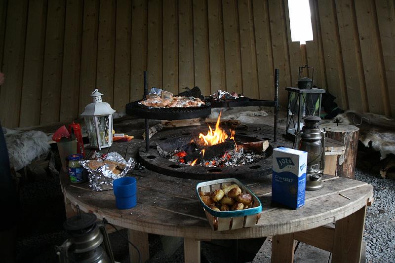 IMG_10269.JPG - Koken in een Samen-tipi